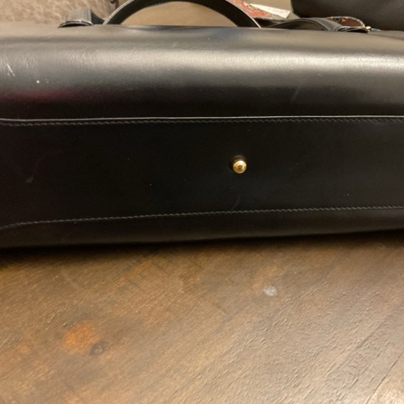 Auth Gucci Vintage Handbag 😍 - Picture 6 of 12